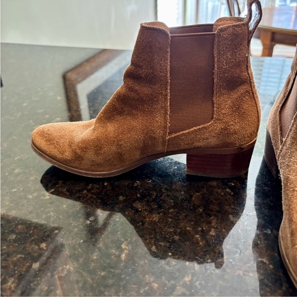 Steve Madden Brown Chelsea Ankle Boots - Picture 2 of 6